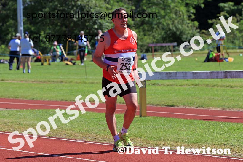 Mens and Womens 2000 metres walk, 2024 NE Masters Track and Field Champs., Monkton Stadium, Jarrow.  Photo: David T. Hewitson/Sports for All Pics